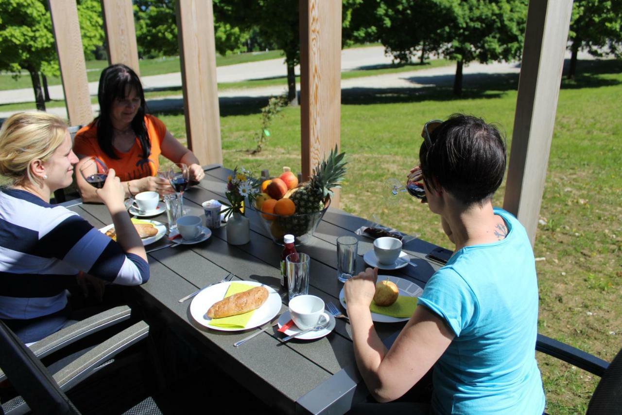 Chaletpark Petzen Hotell Feistritz ob Bleiburg Exteriör bild